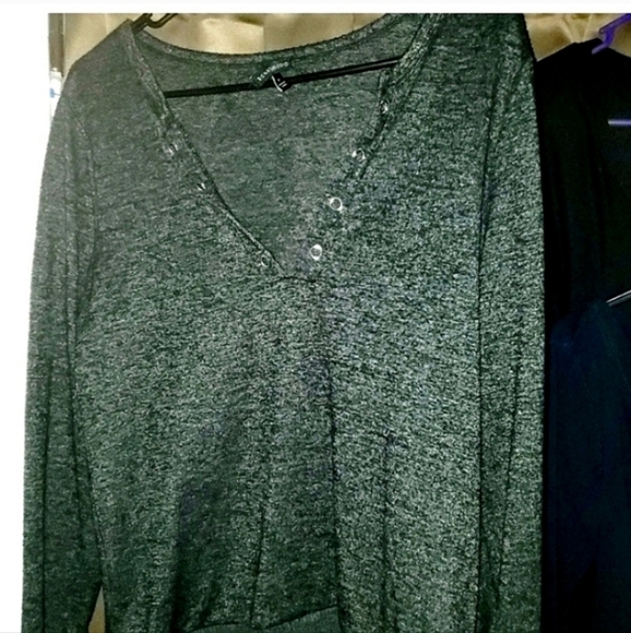 💋5/20 signature studio top medium - Picture 1 of 2